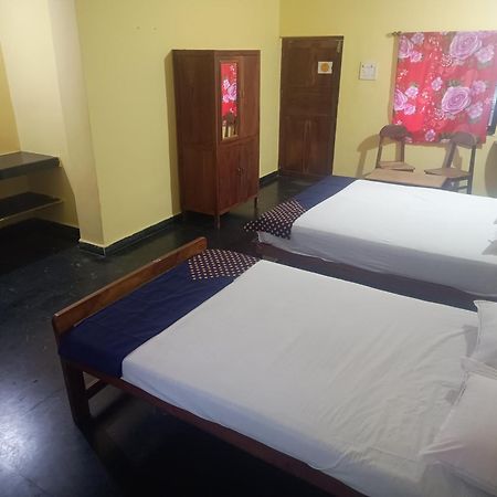 Radhabai Hotel Arambol Habitación foto