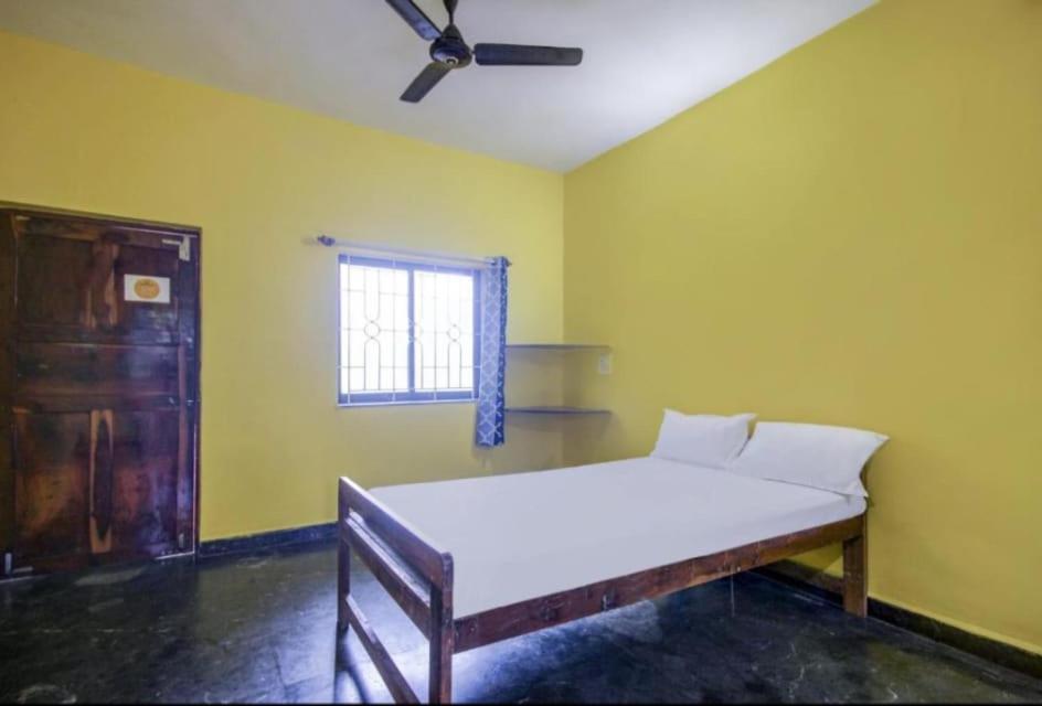 Radhabai Hotel Arambol Habitación foto