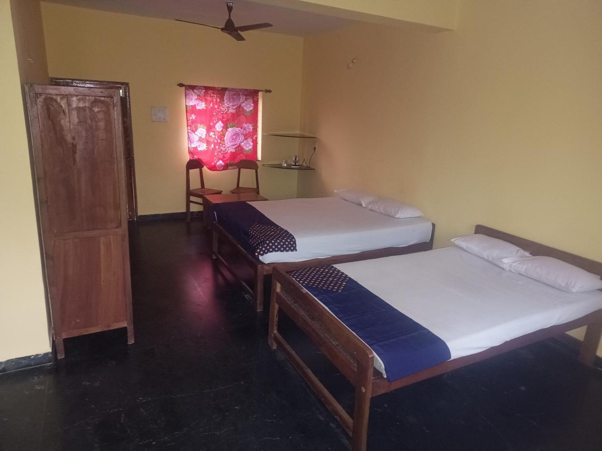 Radhabai Hotel Arambol Habitación foto