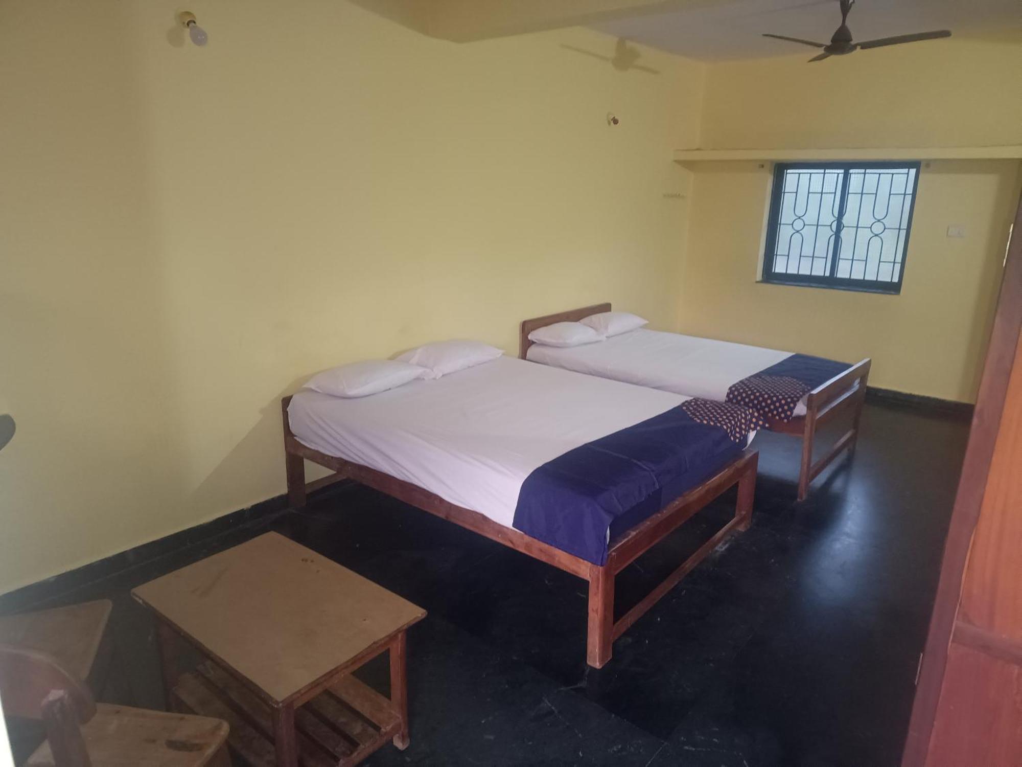 Radhabai Hotel Arambol Habitación foto