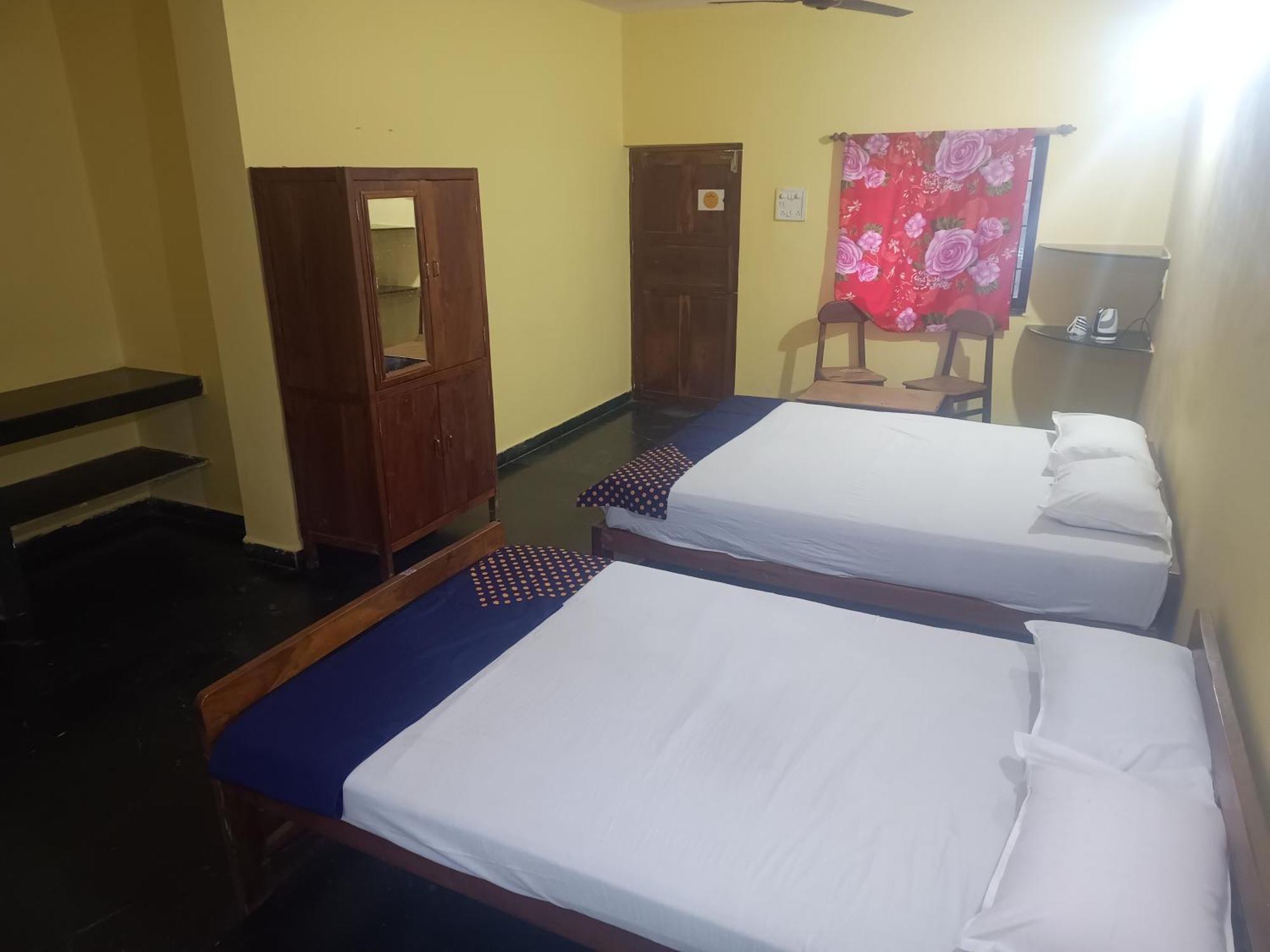 Radhabai Hotel Arambol Habitación foto